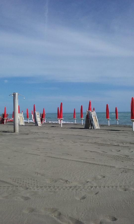 Aroma Di Mare Apartment Lido di Ostia Bagian luar foto