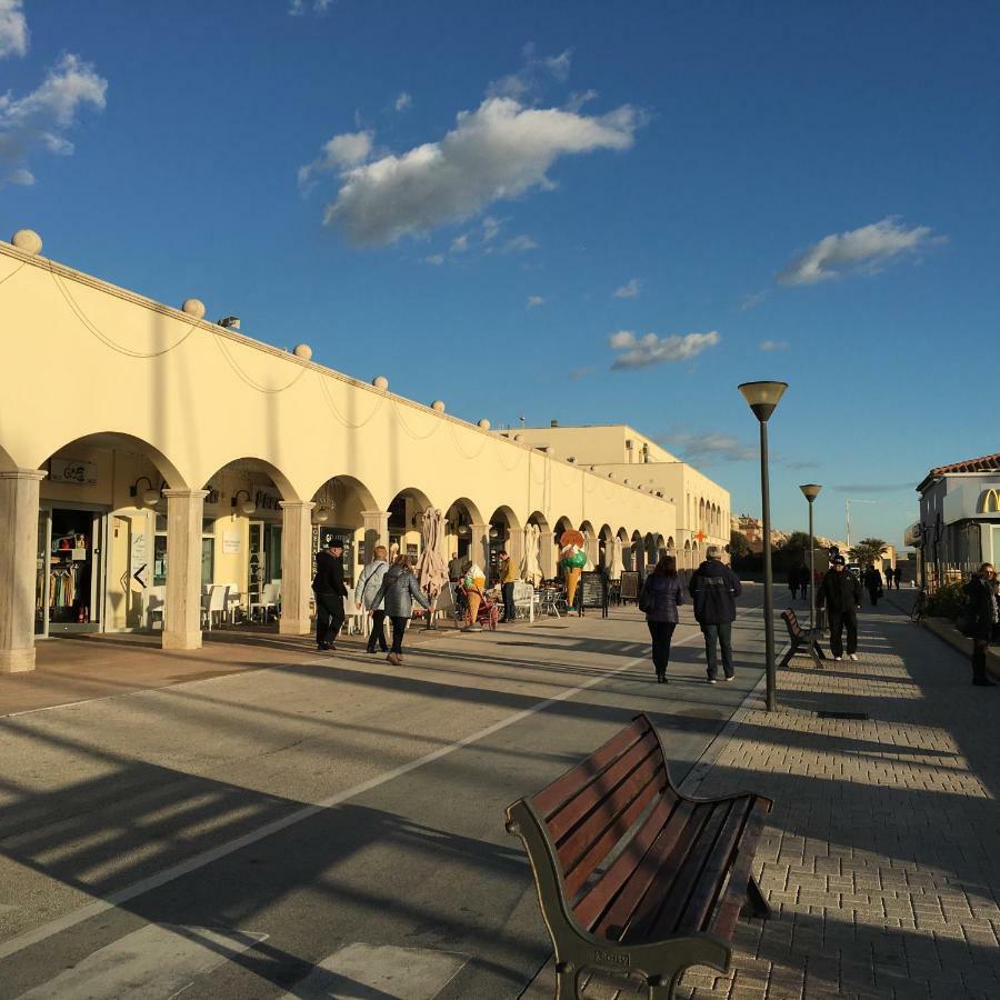 Aroma Di Mare Apartment Lido di Ostia Bagian luar foto