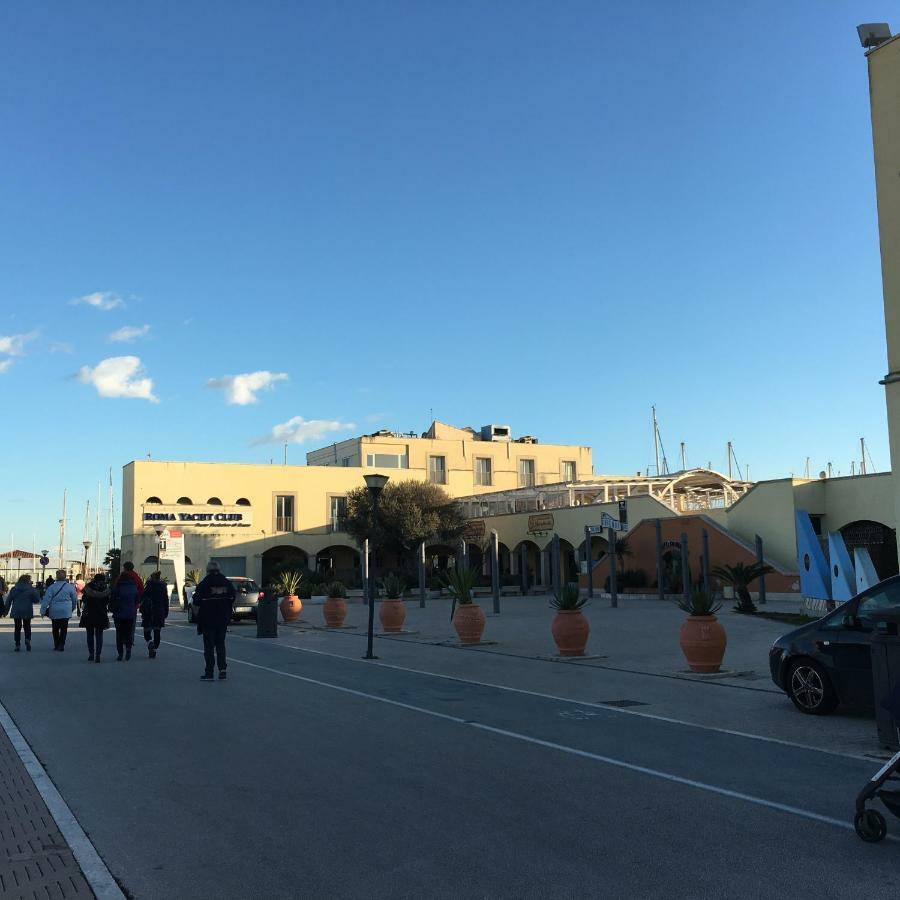 Aroma Di Mare Apartment Lido di Ostia Bagian luar foto