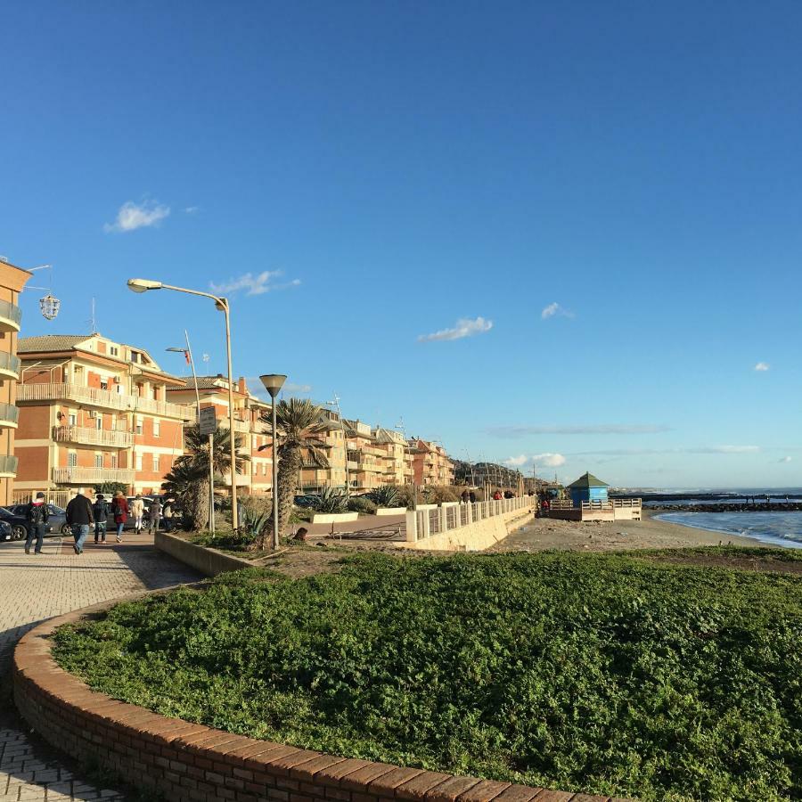 Aroma Di Mare Apartment Lido di Ostia Bagian luar foto