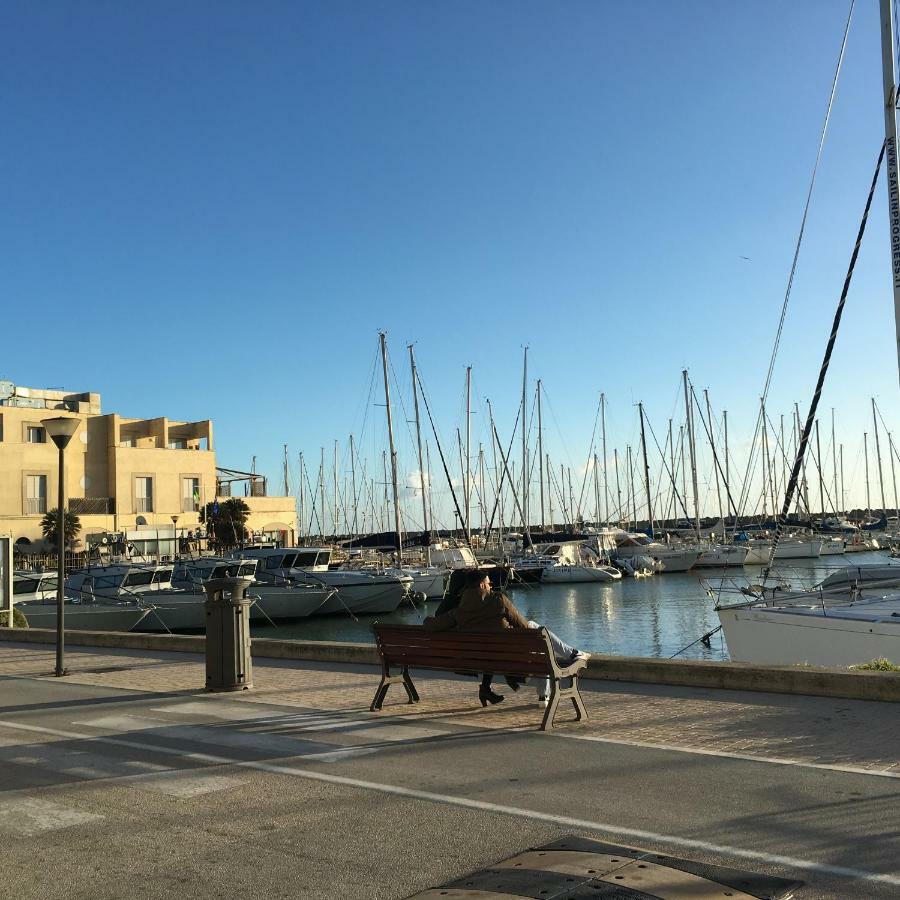 Aroma Di Mare Apartment Lido di Ostia Bagian luar foto